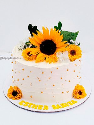 Pastel de Girasoles y Perlas