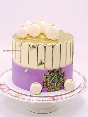 Pastel Lila con Macarrones