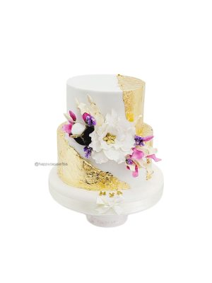 Pastel Semi Gold Con Flores De Fondant
