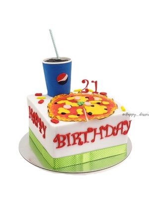 Pastel pizza con gaseosa