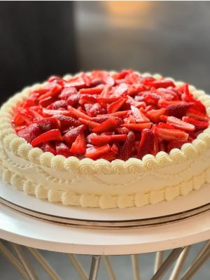 Torta decorada con fresas