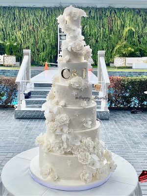 Pastel de Boda Tendencia con Flores Comestibles C&J